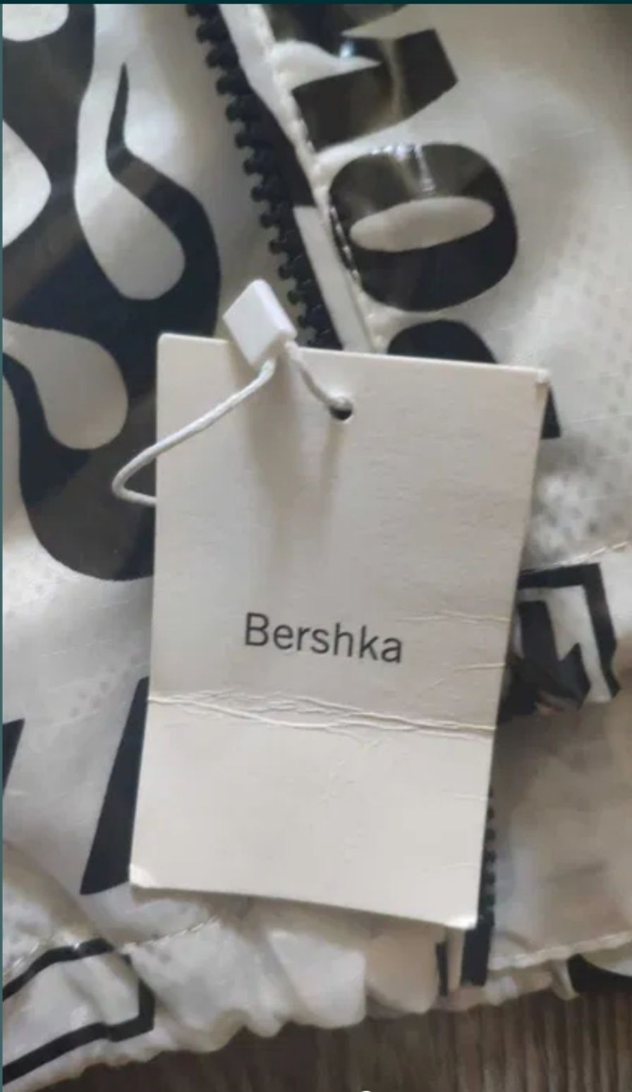 Ветровка женская  Bershka