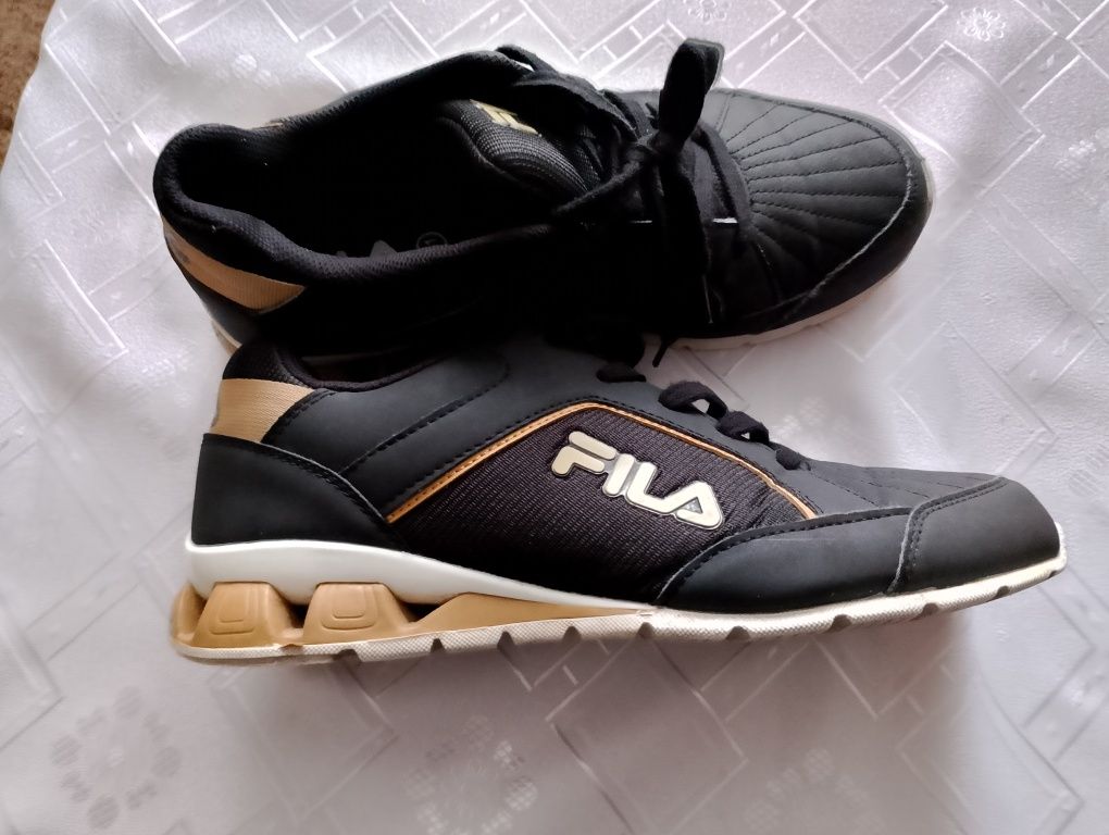Buty sportowe uniwersalne Fila rozmiar 41 wkładka 26