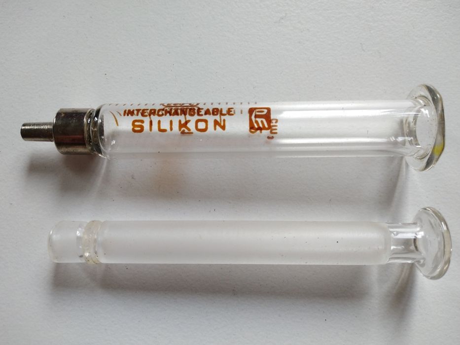 Strzykawka szklana z opakowaniem, nieuzywana