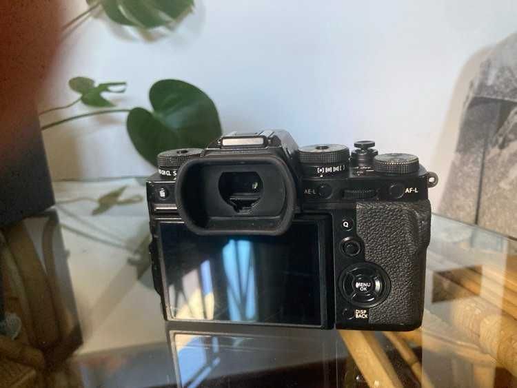 Fujifilm XT-3 + Lente + Acessórios (board é nova)