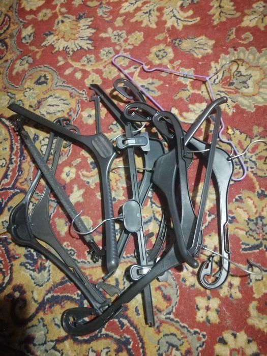 Вішалки для одягу