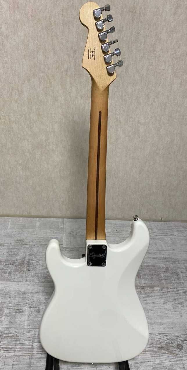 Squier by Fender Stratocaster (HSS)