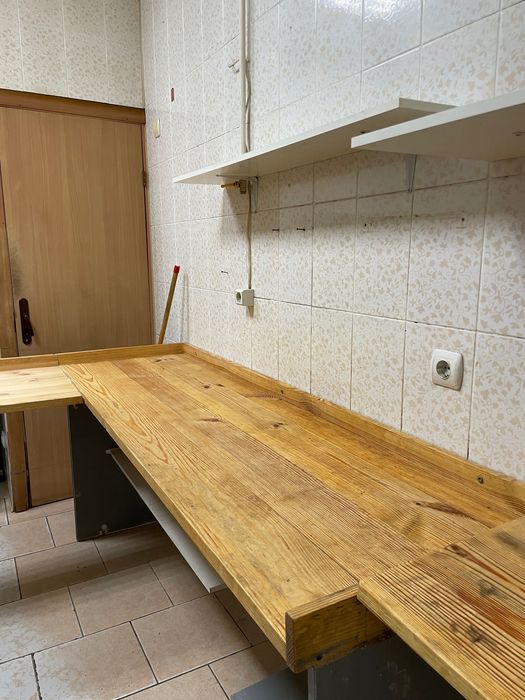 Деревʼяна стільниця