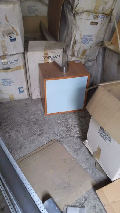 Móvel de WC novos na caixa