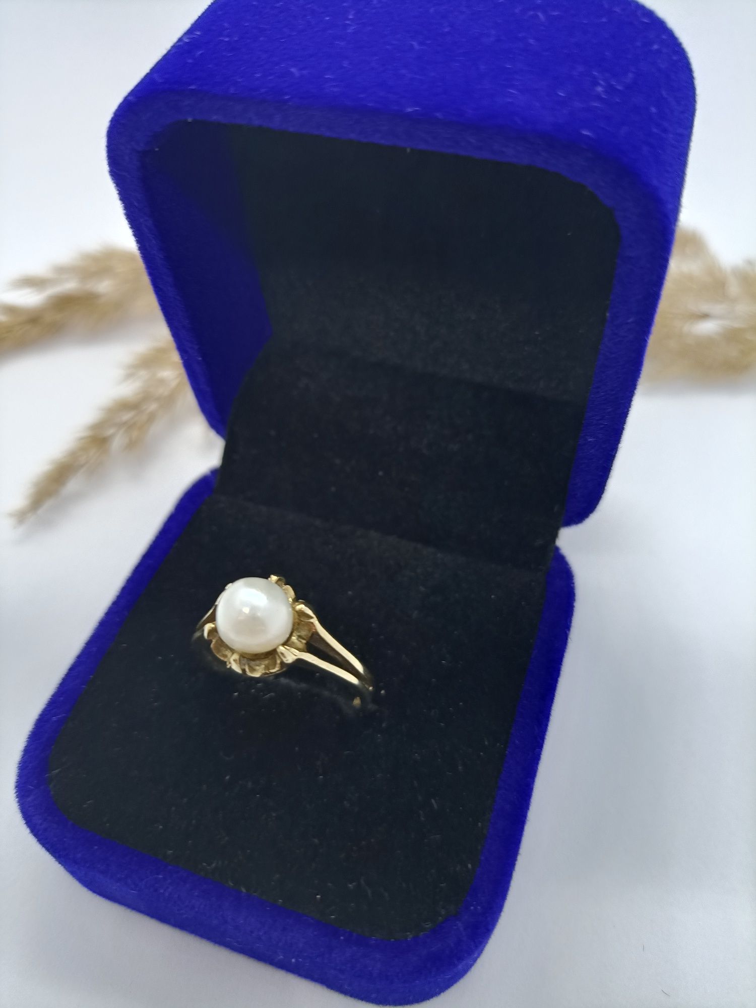Piękny pierścionek ze złota z perłą, złoto 333