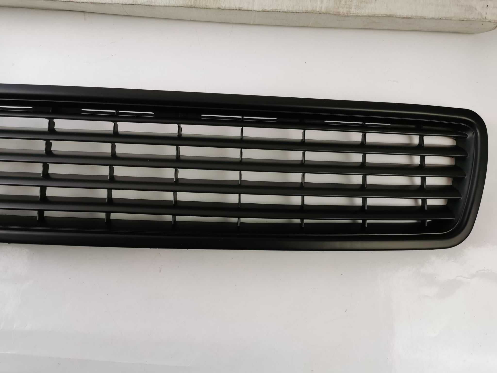 Grill atrapa AUDI A4 B5 94-00 czarny bez znaczka tuning