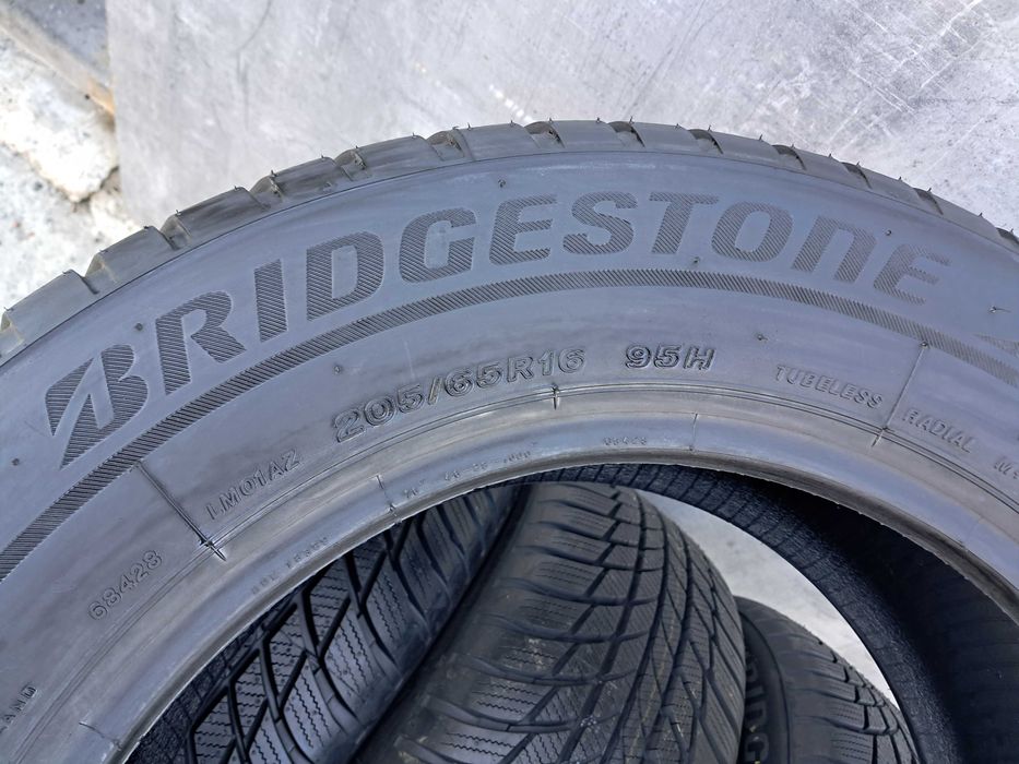 Резина зима НОВА Bridgestone 205/65 R16 Blizzak LM001 *