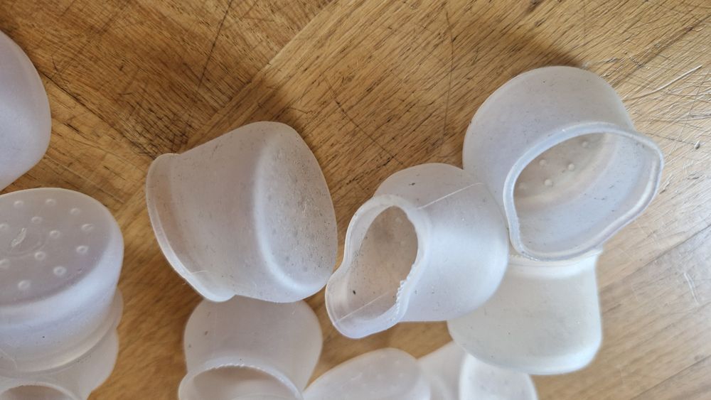 24 szt Silikonowe osłonki na nogi krzeseł