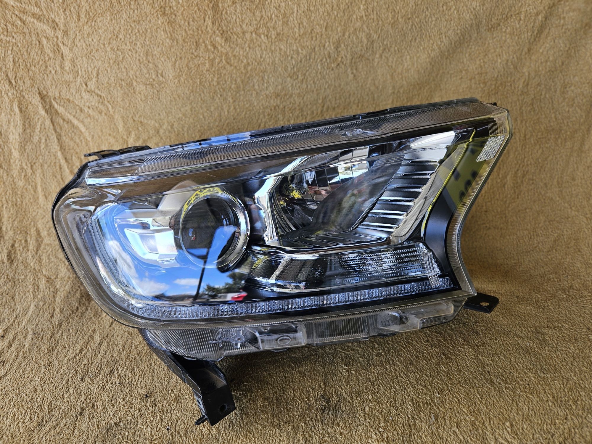 Ford Renger 4 5 lift xenon lewa lampa Ładna