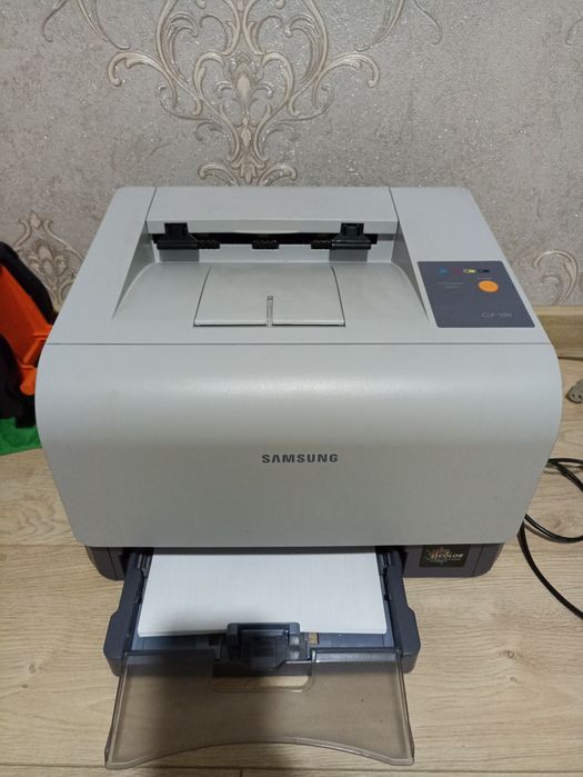 Лазерный кольоровий принтер Samsung CLP-300