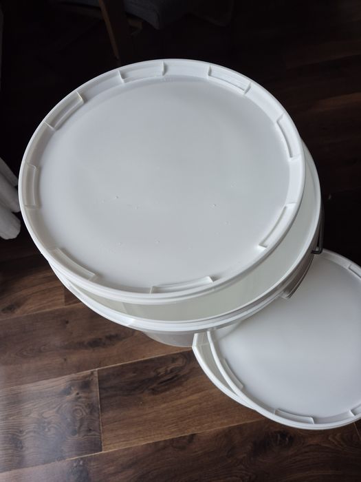 Wiaderka plastikowe z przykrywką 25l po art spożywczych