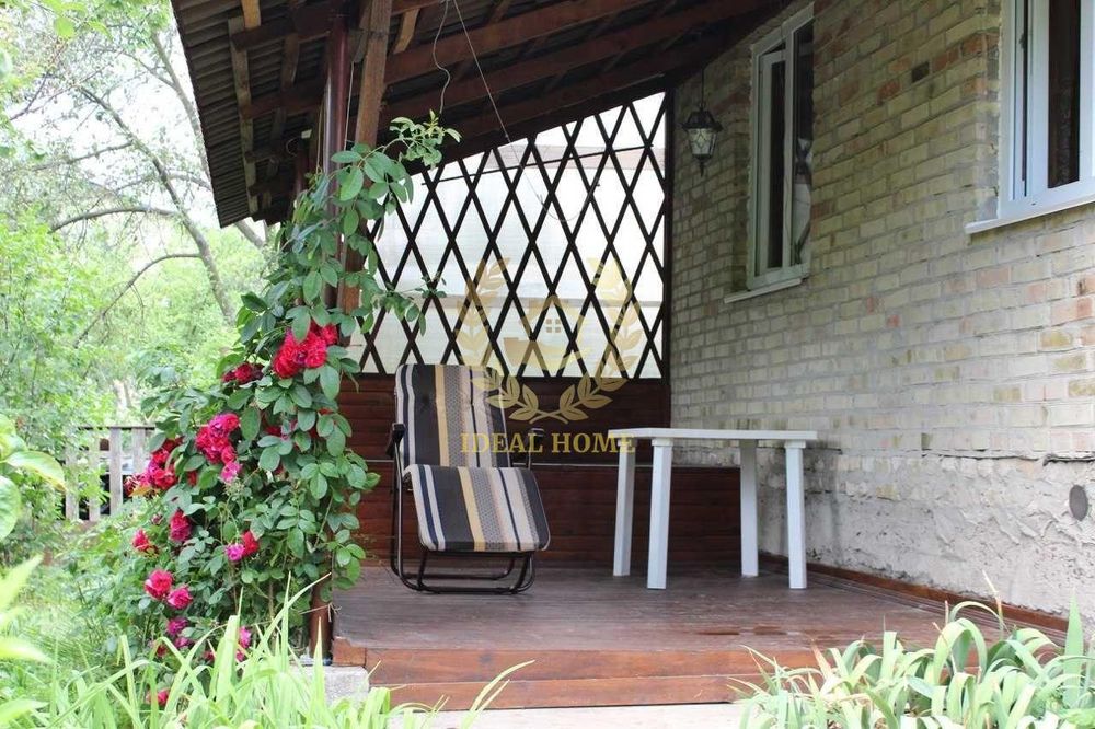 Продам двоповерховий дачний будинок поблизу с.Блиставиця