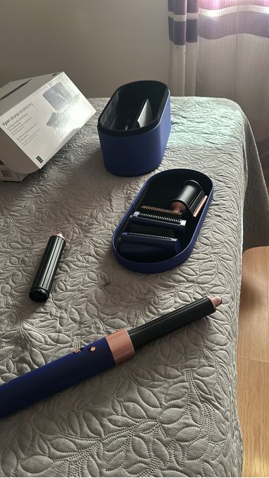 Vendo Dyson completa  250€ Motivo: não uso!