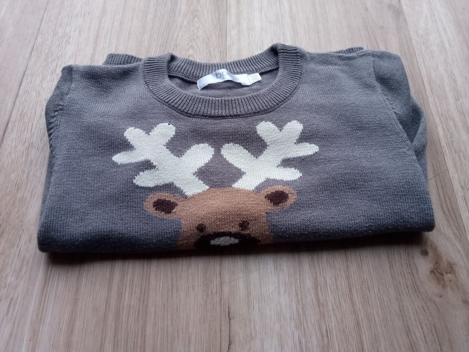 Sweter z reniferem świąteczny