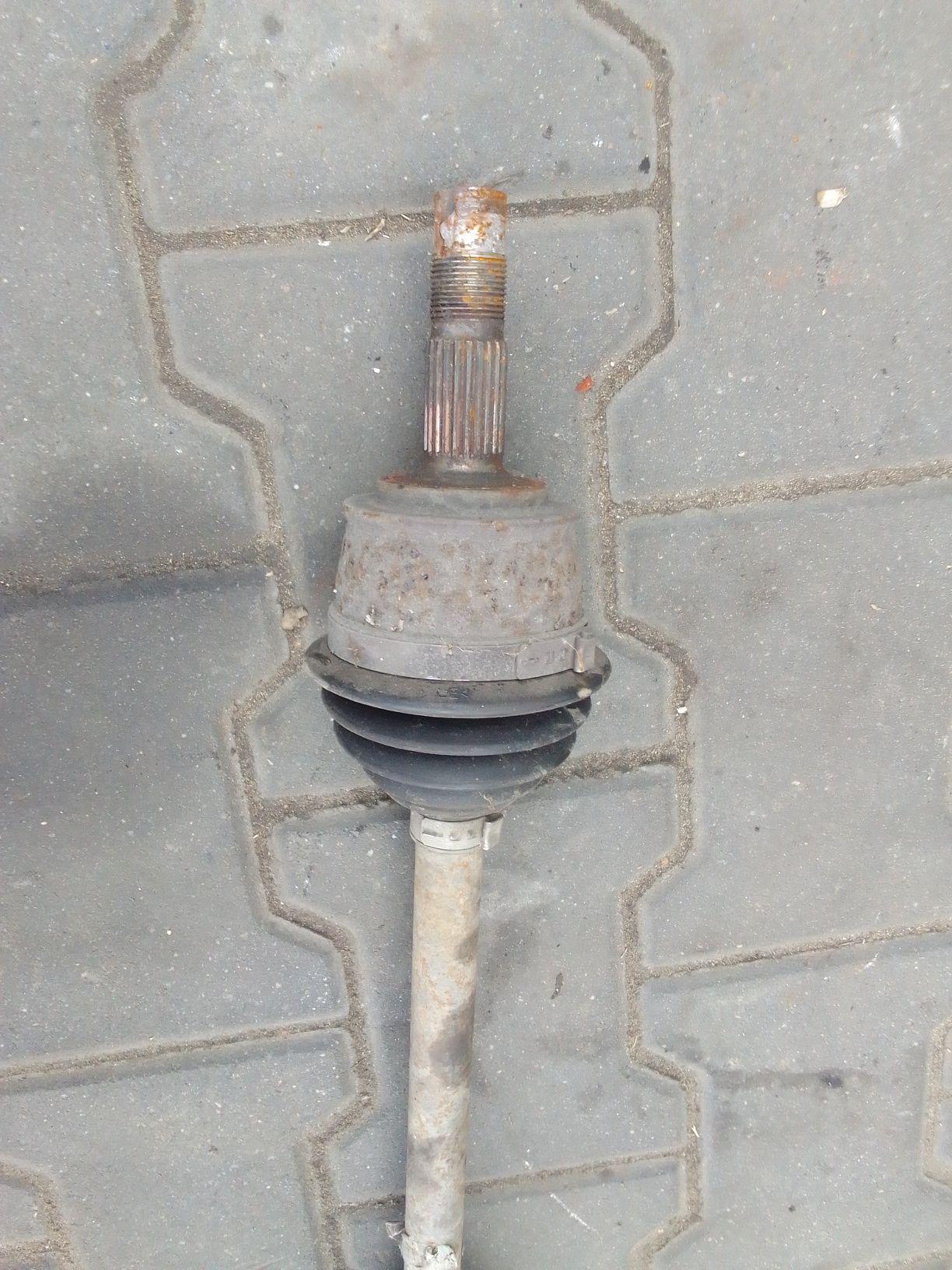 Półoś napędowa lewa krótka kierowcy Fiat Punto 2 rok 2001 benzyna 1.2