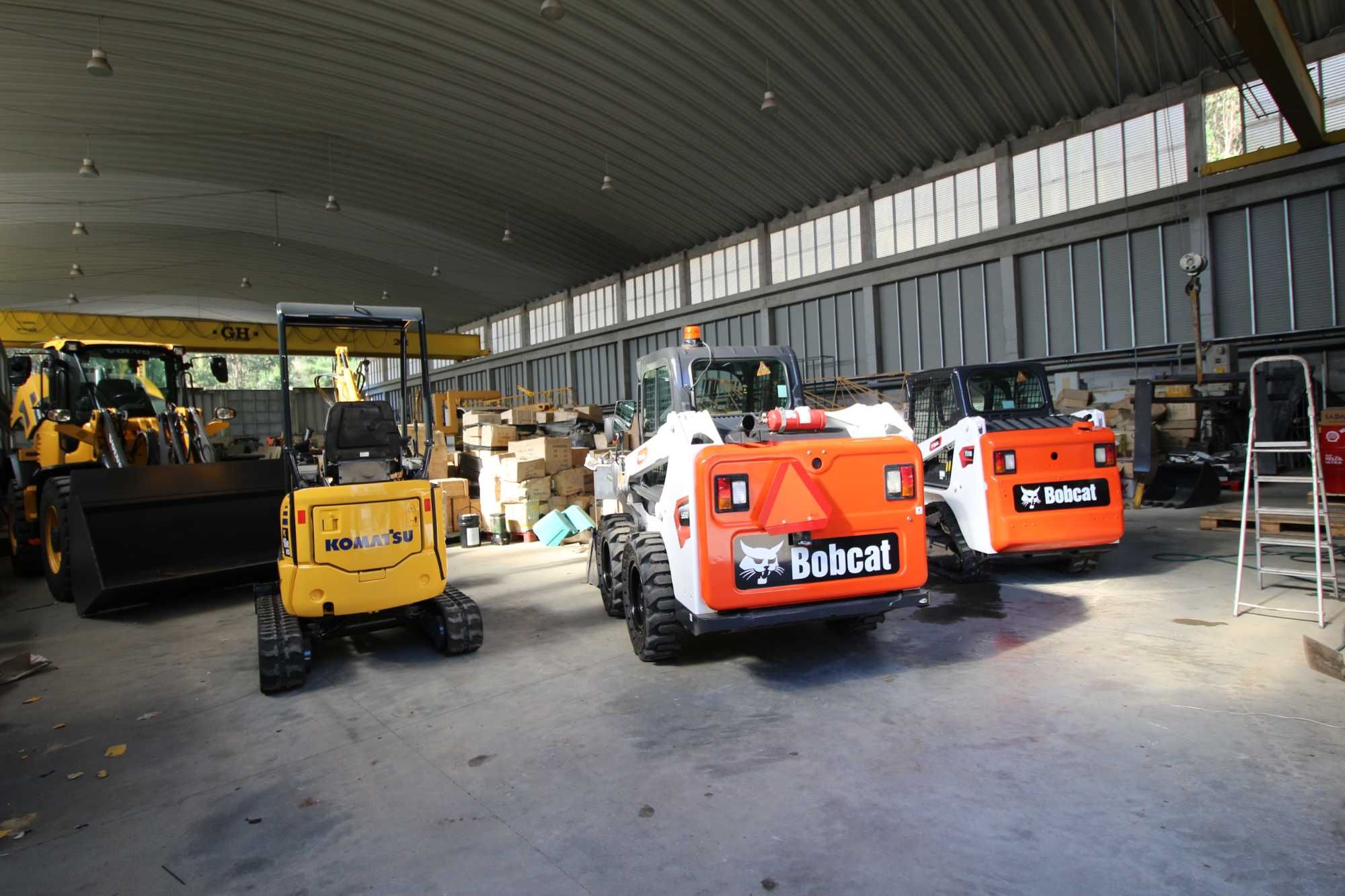 Mini Pá Carregadora Bobcats T110 todo terreno como nova