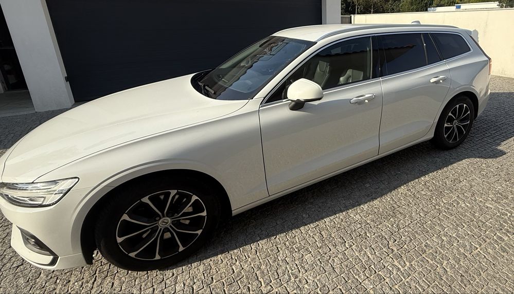 Volvo V60 B4 Moment Plus