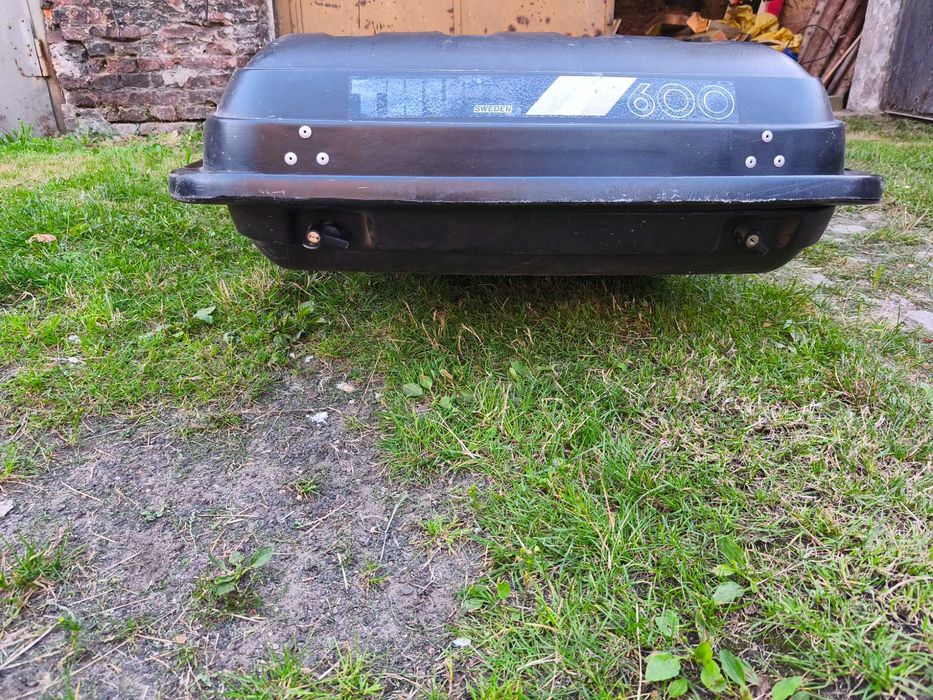 Bagażnik dachowy Thule 600L – z belkami, idealny na wakacje!