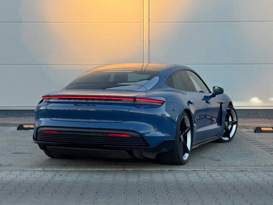 Porsche Taycan TURBO S 680km / Bogata Wersja