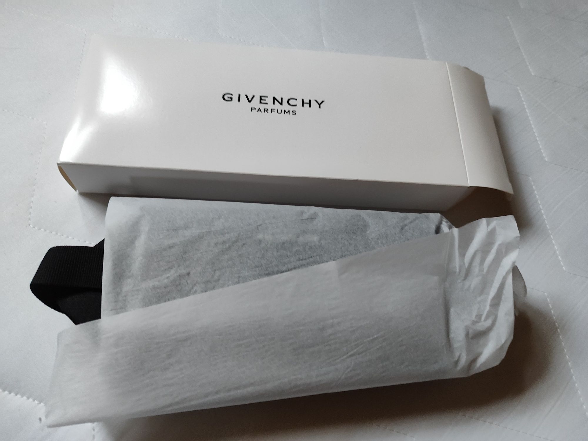 Kosmetyczka Givenchy Perfums Nowa