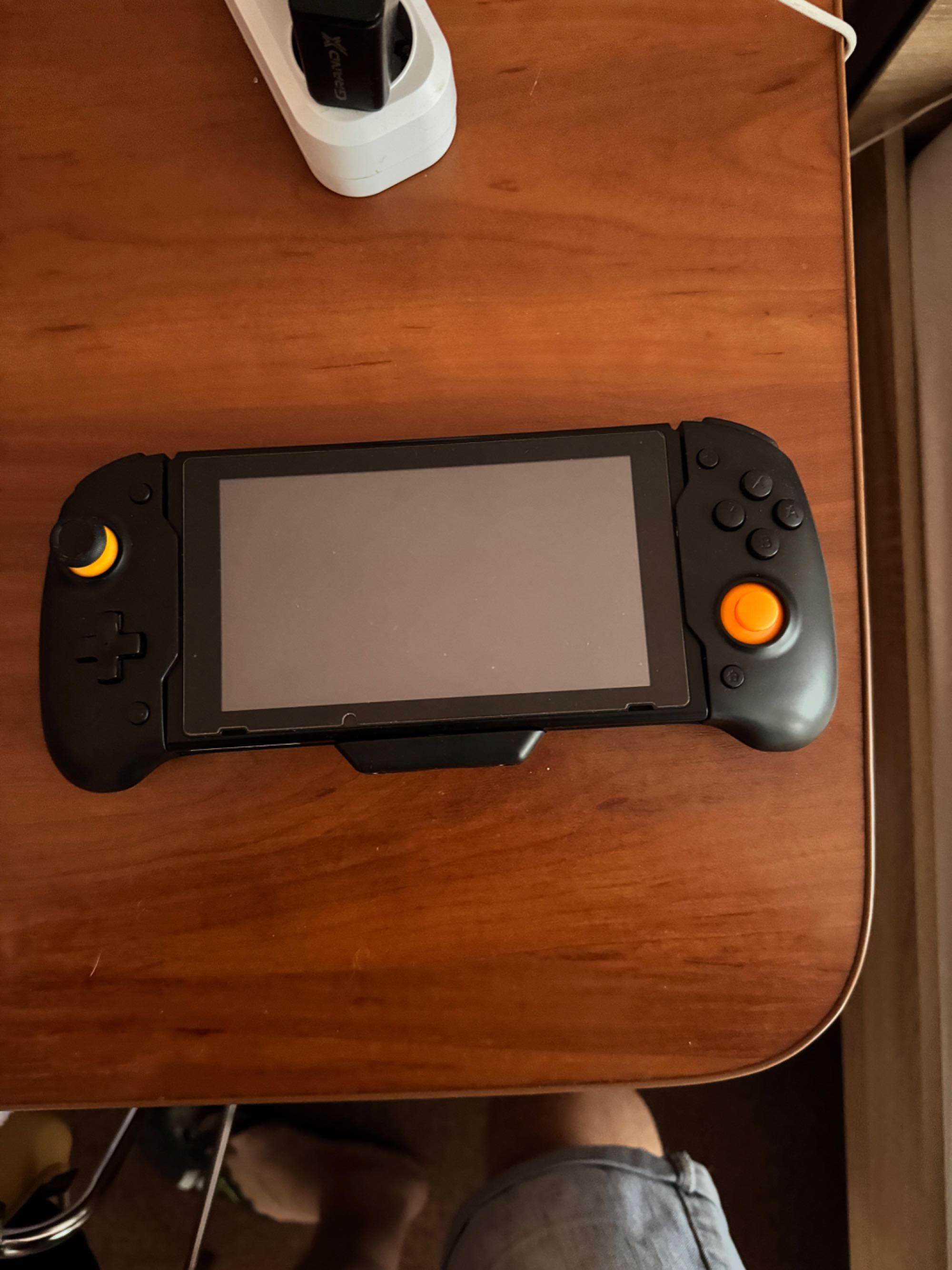Продам игровую приставку nintendo switch на кефире