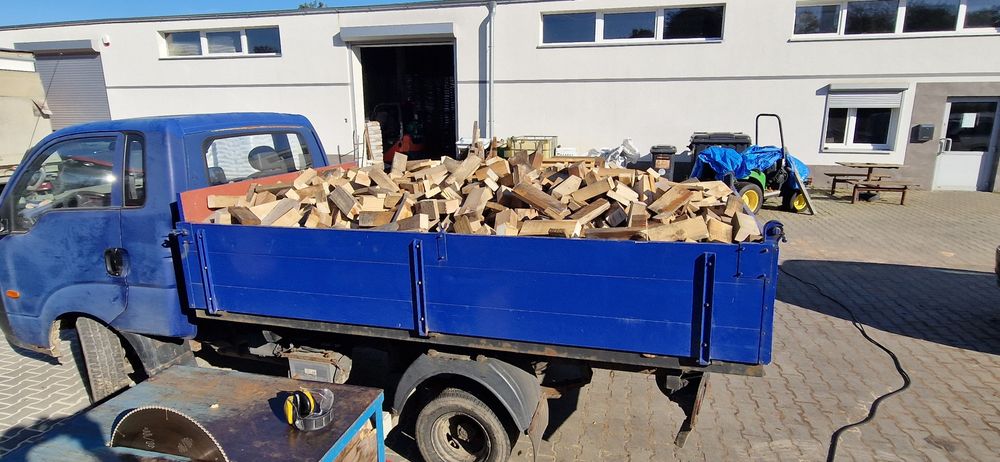 Drewno opałowe suche buk sosna drzewo