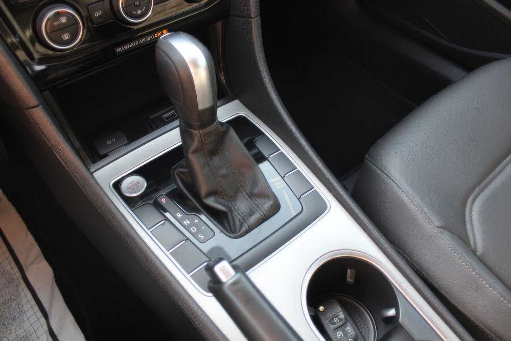 Volkswagen Passat SE      2021