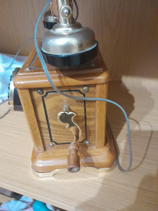 Telefone muito antigo.