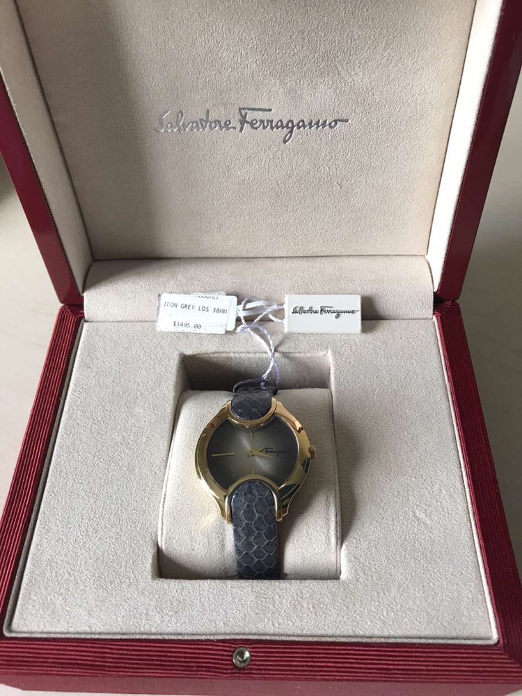 Часы женские Salvatore Ferragamo