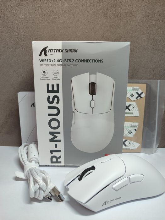 Ігрова мишка Attack Shark R1 ЧОРНИЙ ТА БІЛИЙ КОЛІР