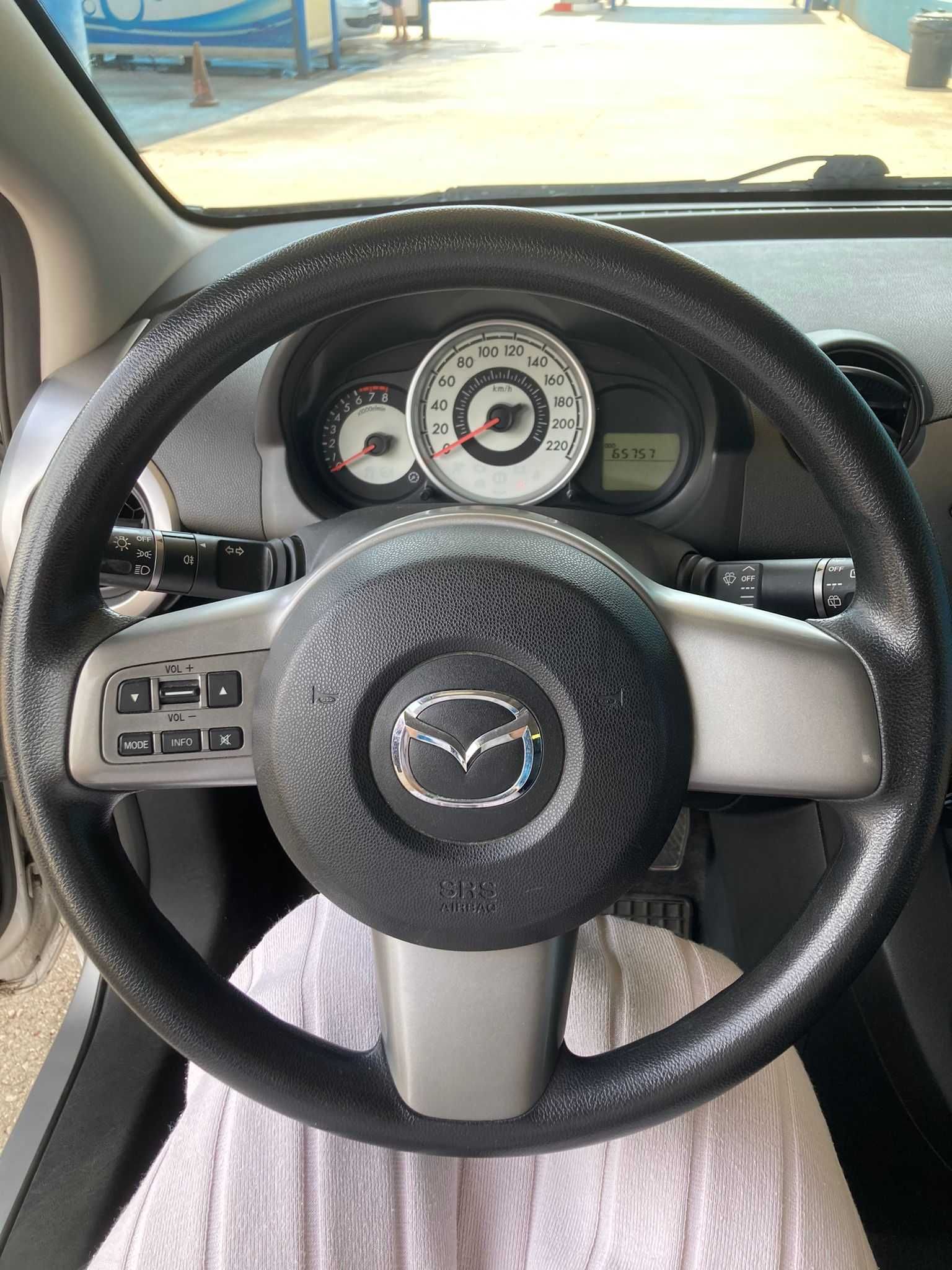 Mazda 2 1.3 gasolina 68 mil km 2009 excelente estado