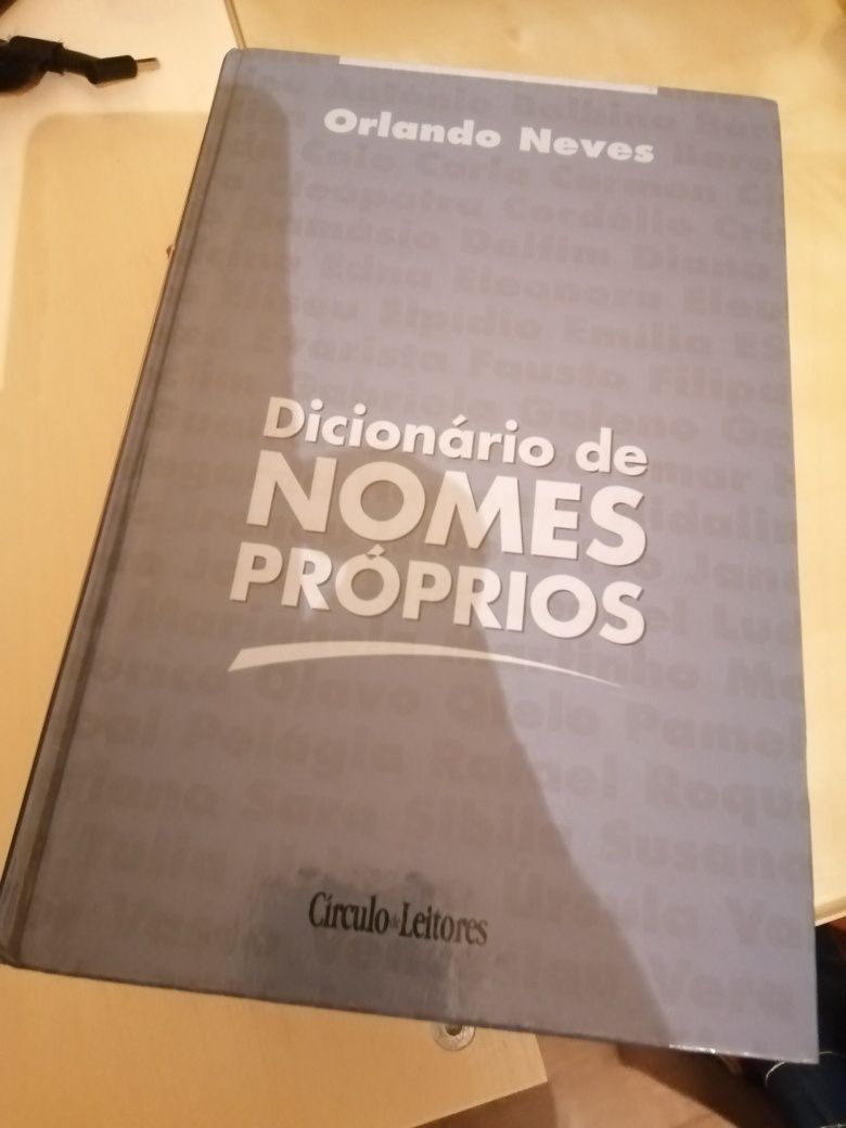 Vários livros bombástico