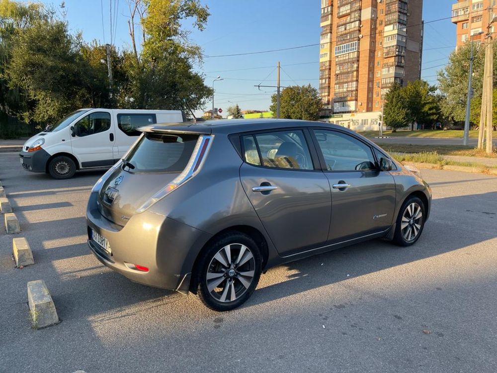 Продам авто Nissan Leaf 2014 повний фарш