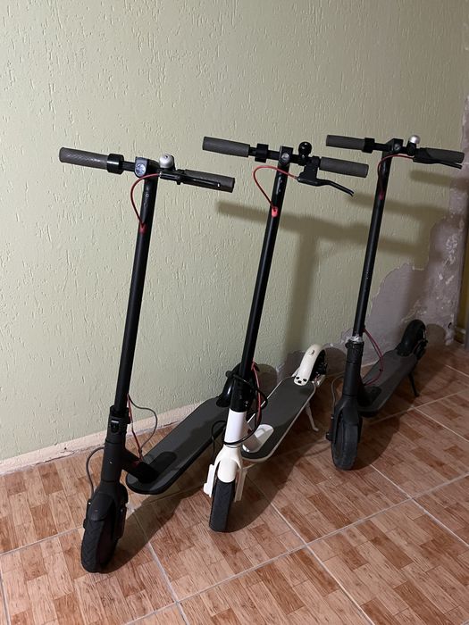 Срочно Xiaomi Mi M365 Electric Scooters