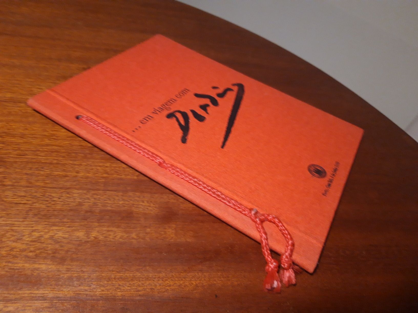 Livro/Catálogo "Em Viagem com Dordio Gomes"