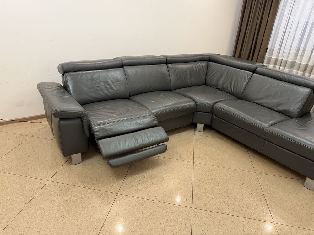 Продам кожаний диван (270х240)