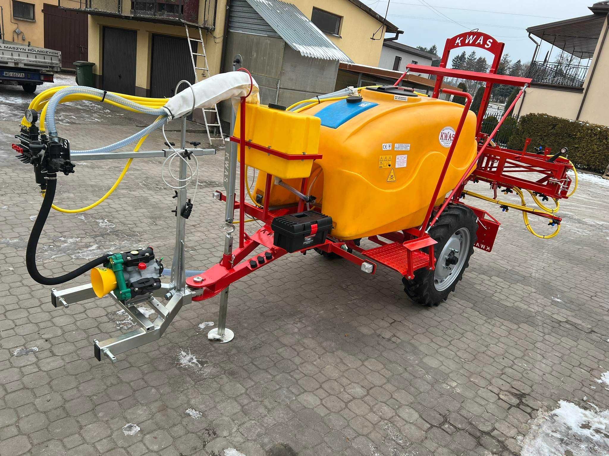 Opryskiwacz na kołach ciągany przyczepiany KWAS 1600l / 15m Producent