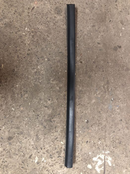 Молдинги  передних дверей гольф3