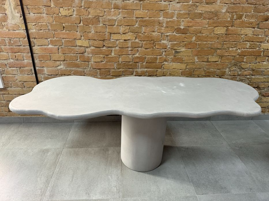 Дизайнерський стіл.