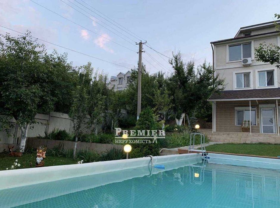 Продам сучасний двоповерховий будинок