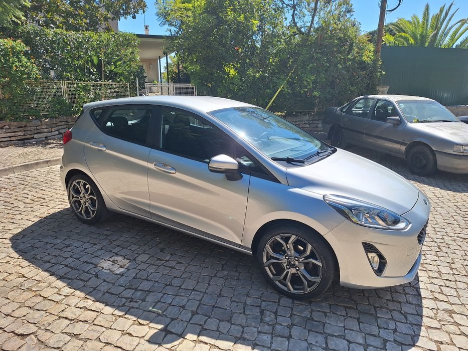 Recente poucos kms aceito retoma,  viatura com garantia