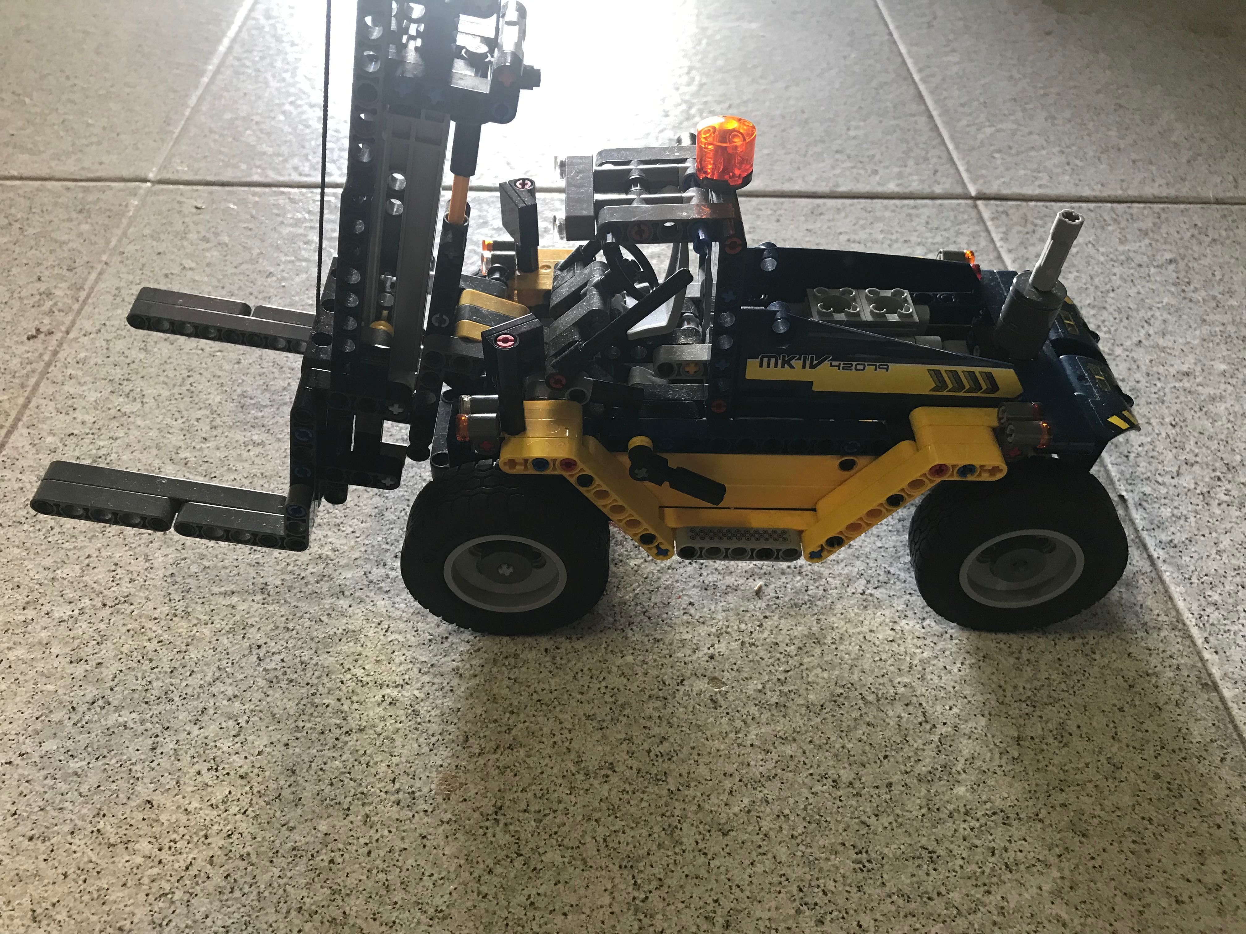 LEGO Technic: A empilhadora (42079)