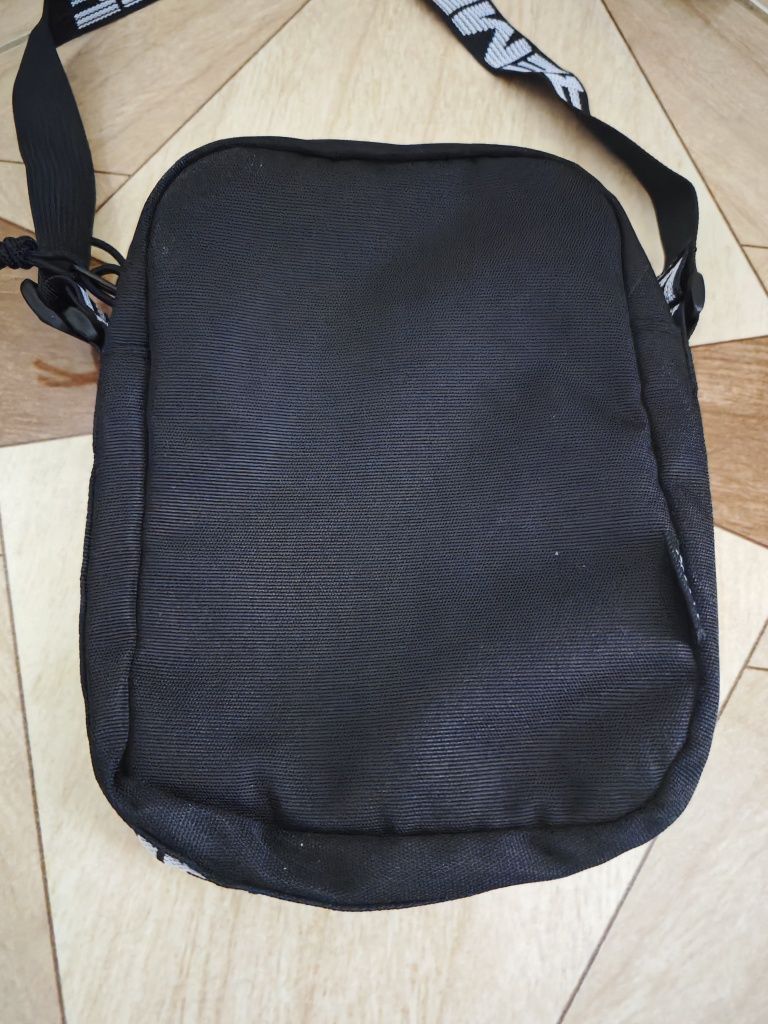 Saszetka Supreme czarna (fabrycznie nowa) (shoulder bag)