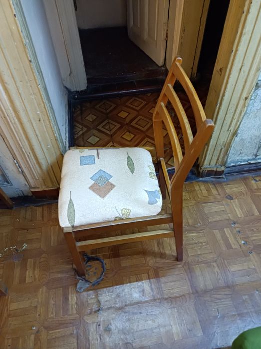 Продам стулья.Деревянные.