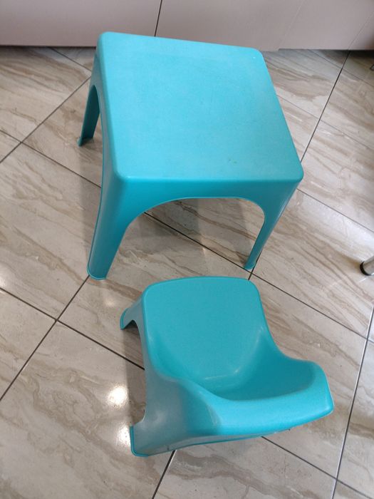 Дитячий стільчик і стол