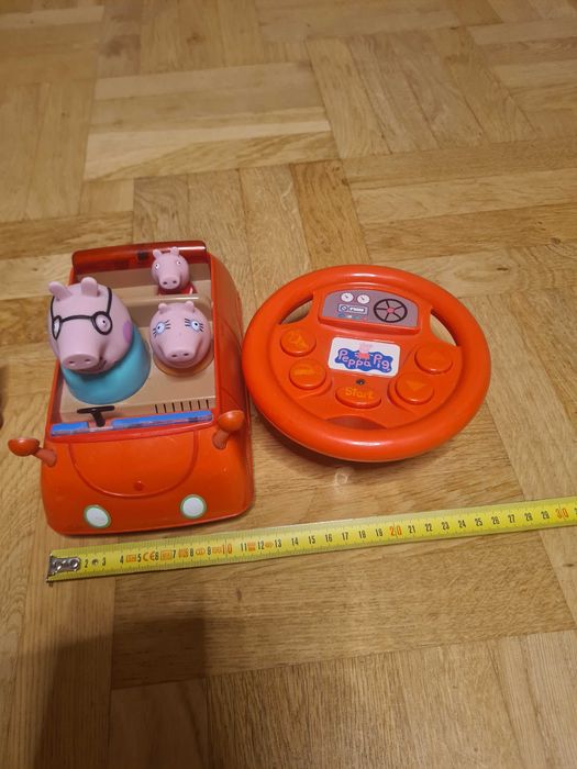 Peppa Pig i rodzina oraz samoch zdalnie sterowany