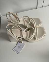 Sandałki sandały Stradivarius kremowe białe kwadratowy nosek nowe 36