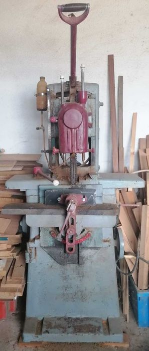 Furador de Corrente da Marca Pinheiro | Carpintaria
