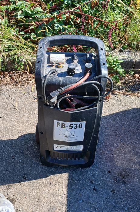 Carregador profissional baterias 12V / 24V
