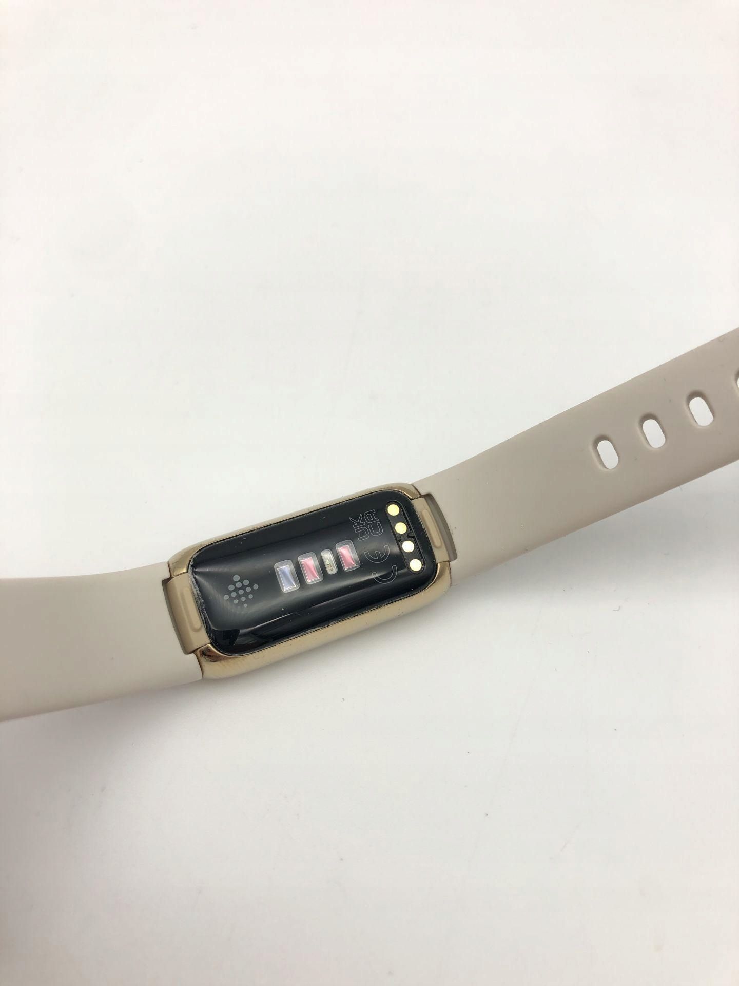 Fitbit Luxe Tracker Złoty Biały Fitness Sen i Stres 6 Miesięcy Premium